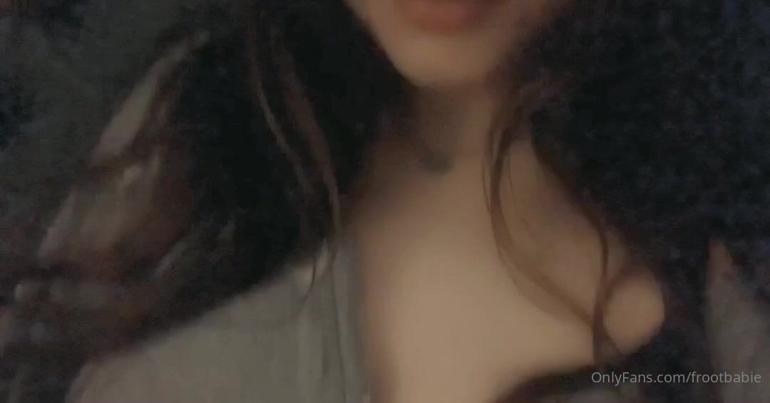 Frootiebabie Fingers Pussy