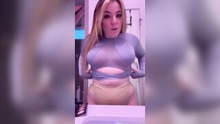 Streamer Curvyllama Being a Total Slut