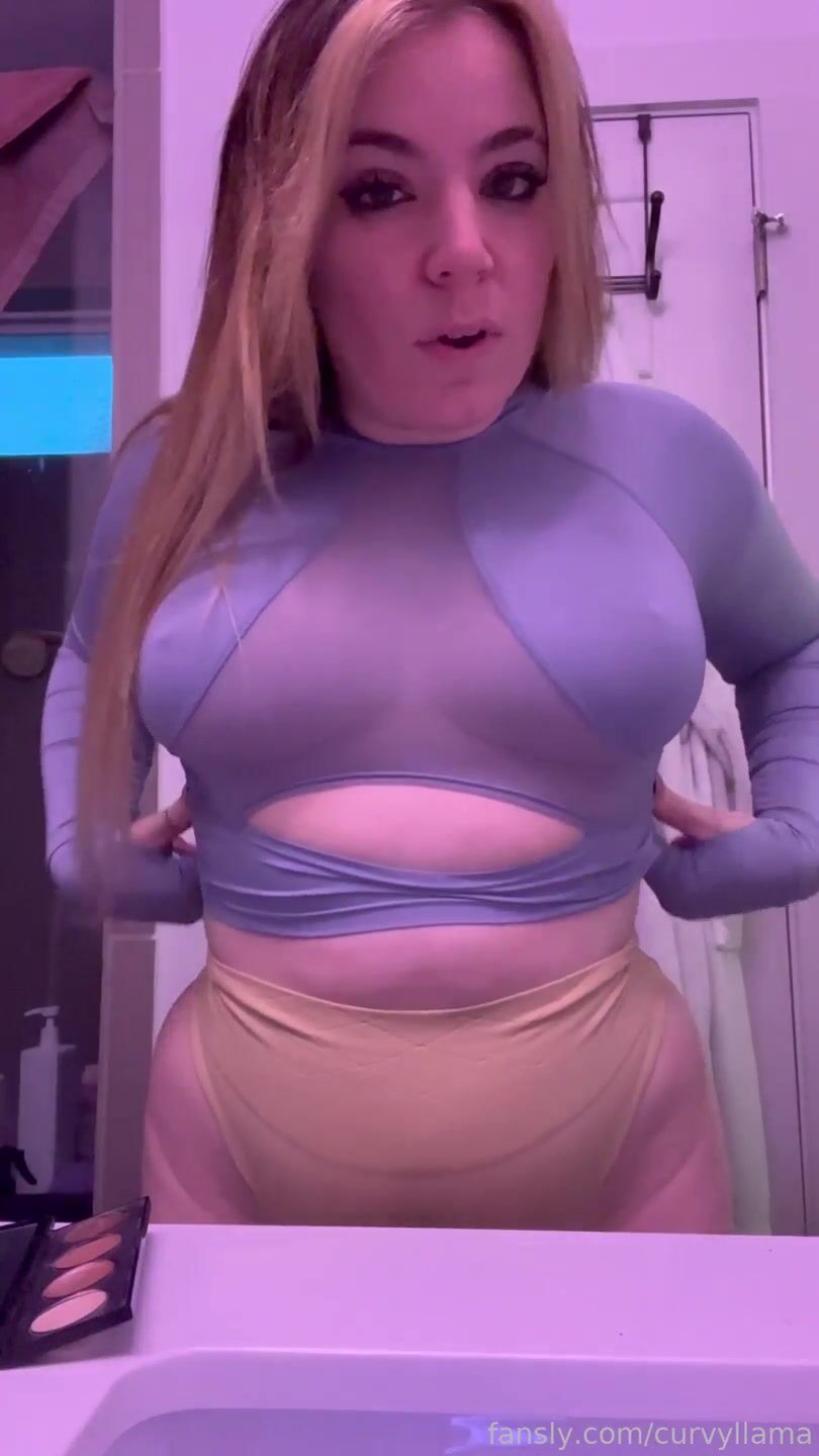 Streamer Curvyllama Being a Total Slut