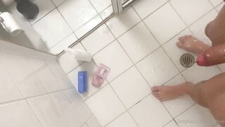 UtahJaz Gives Blowjob In The Shower