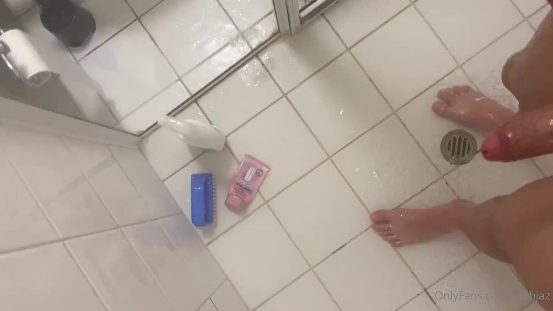 UtahJaz Gives Blowjob In The Shower