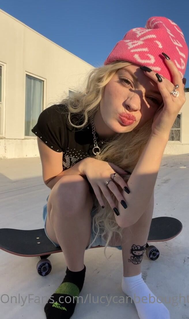 Skater Lucycanbebought Tits Flashing In Public