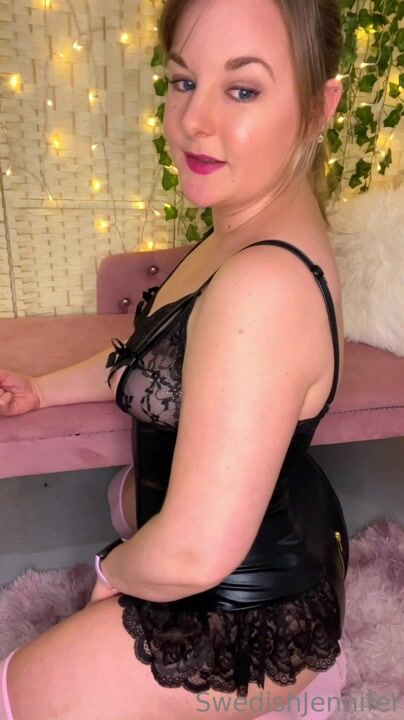 Swedish Jennifer Loud Pussy Noises when Masturbating