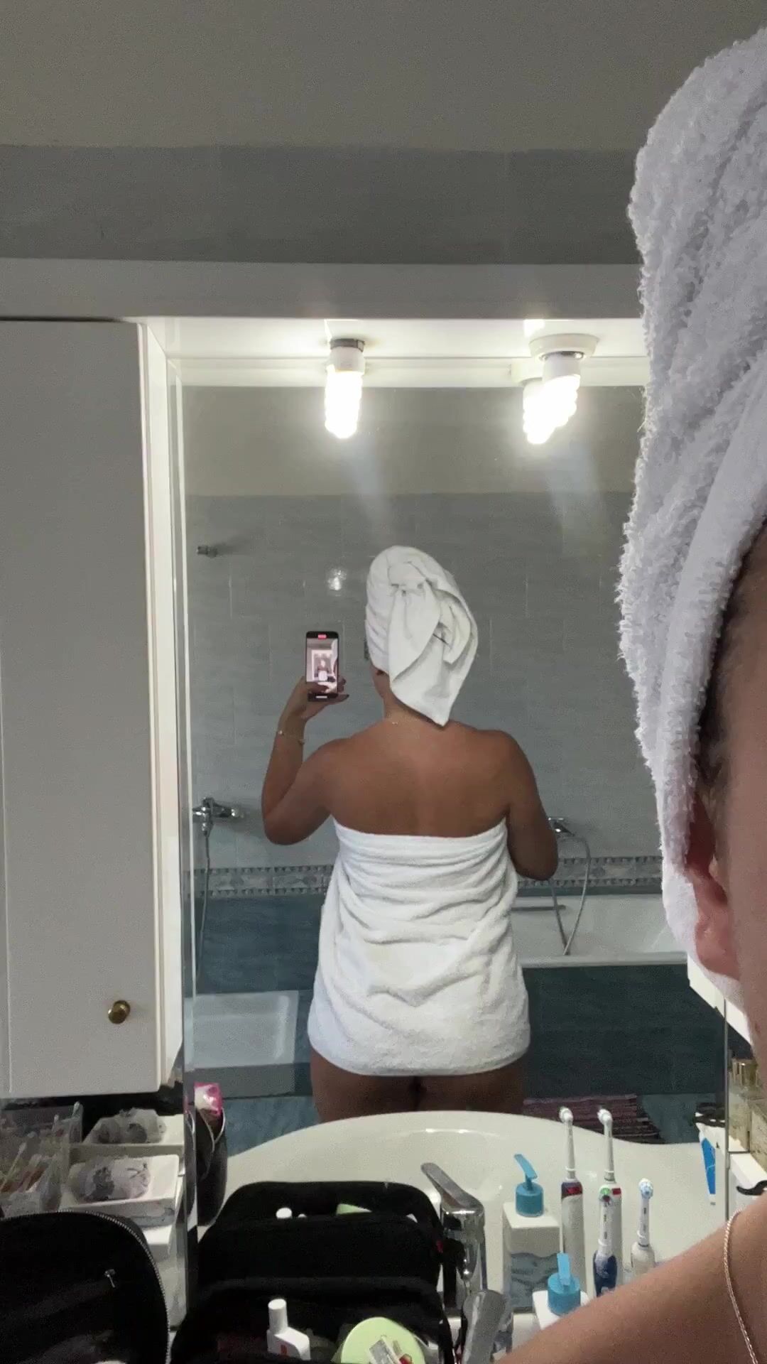 Naughty Wife Drop Her Towel To Show Her Slimwaist and Big Ass