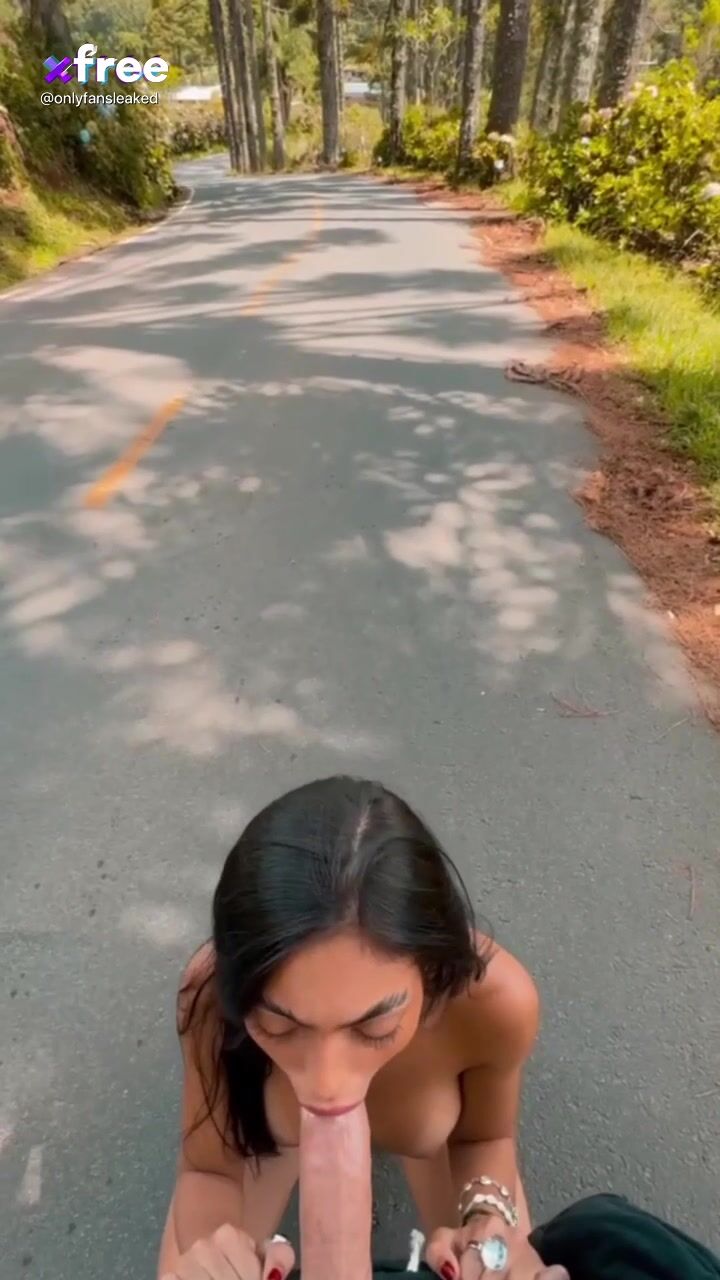 Brenda Trindade - BJ in public with facial