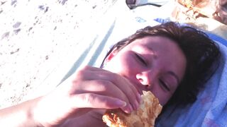 Melly lässt sich am Isarufer ficken