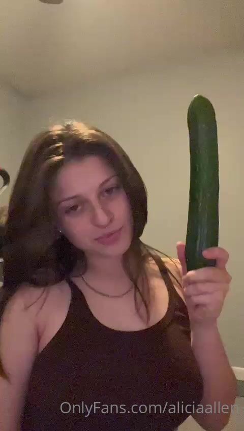 Alicia Allen Kinky Play With Cucumber