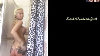 Swedish tatooed babe Paulina Alatalo showers fully naked