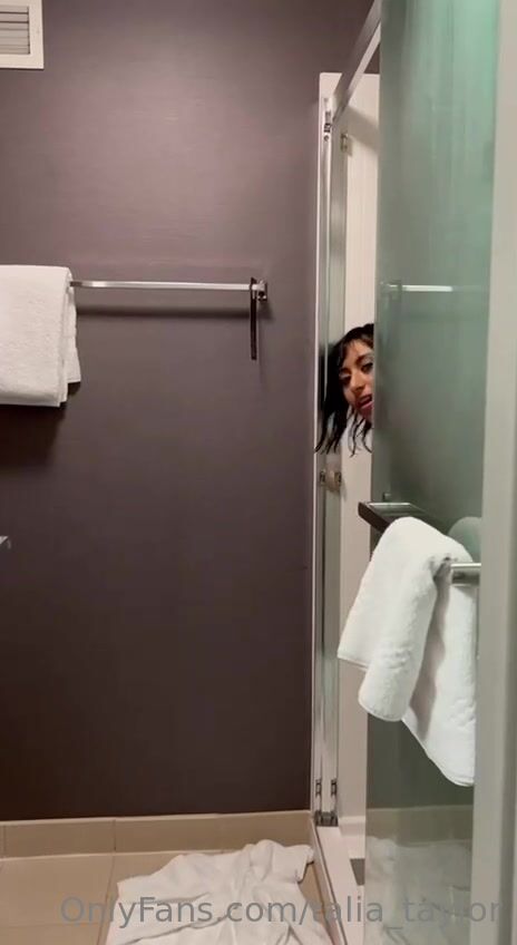 Talia Taylor Dildo Blowjob In The Shower