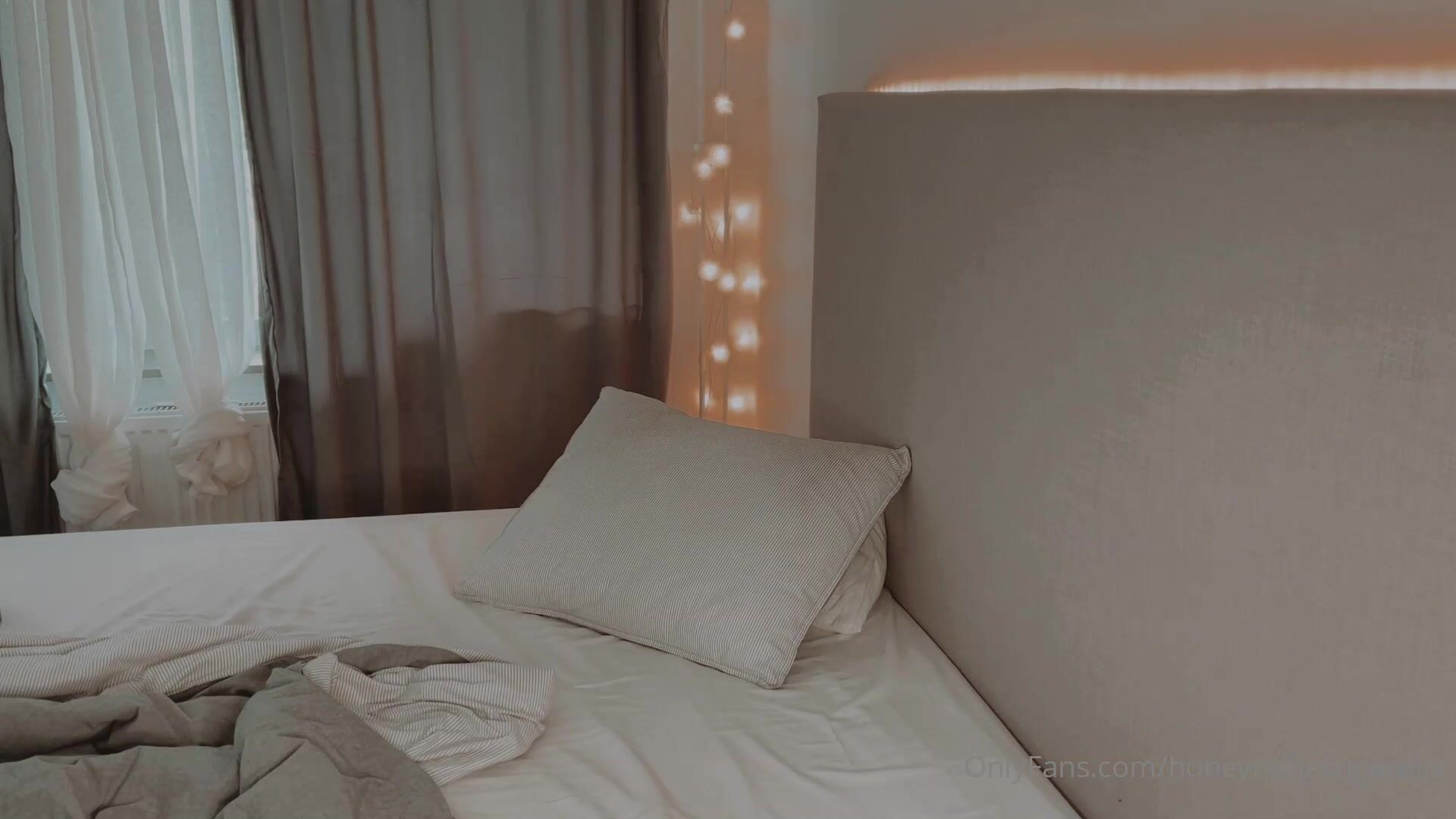 Swedish H0n3yb4b3sug4rpiie black dildo masturbation in mask