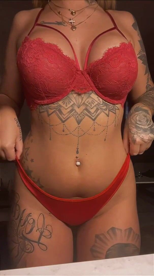 Michaela Friberg Showing her body
