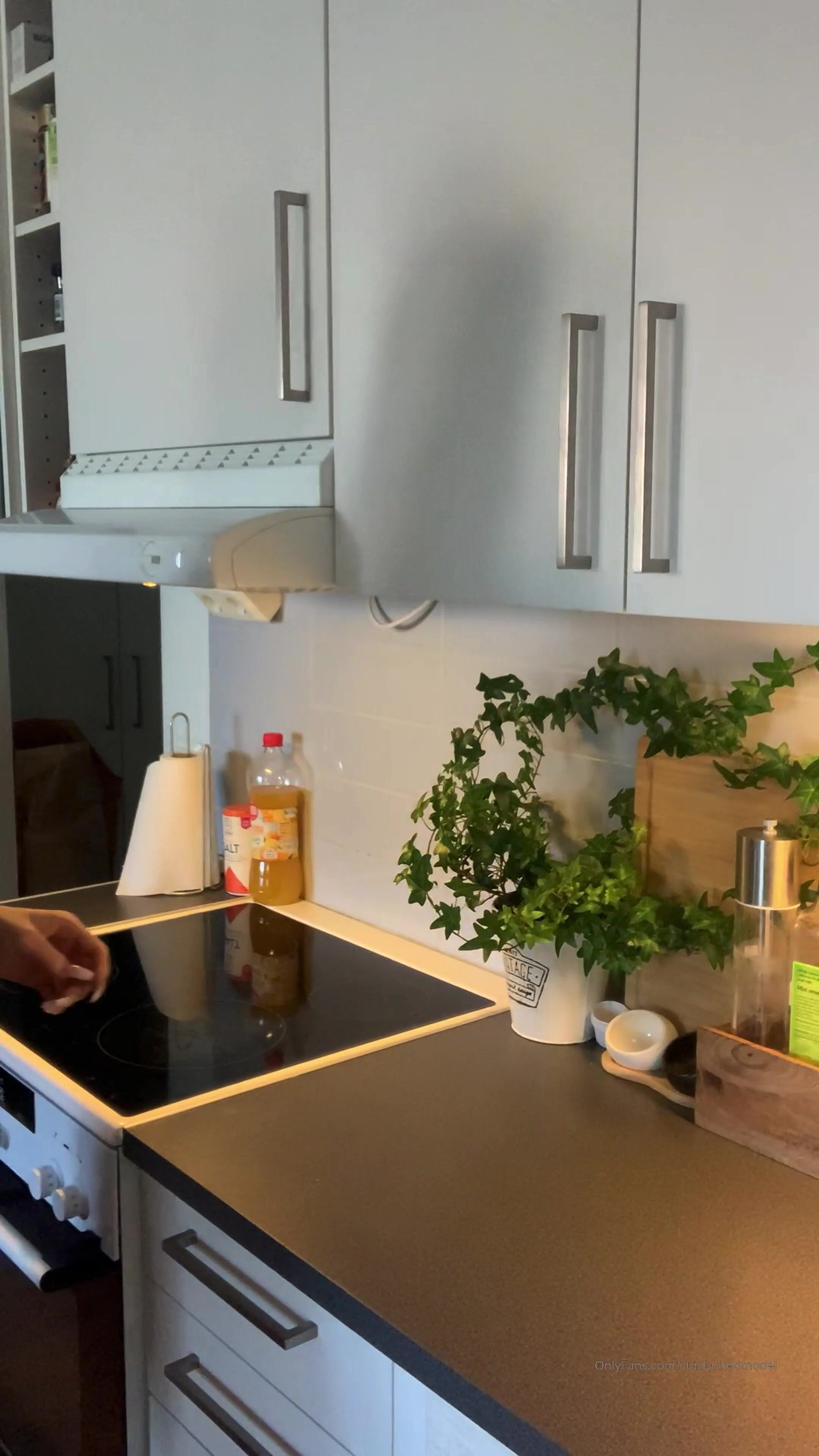 starfuckedmodel - how to avoid using handles during quarantine - part 1 (onlyfans)