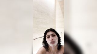Mia Khalifa Teasing Naked in Bathtub