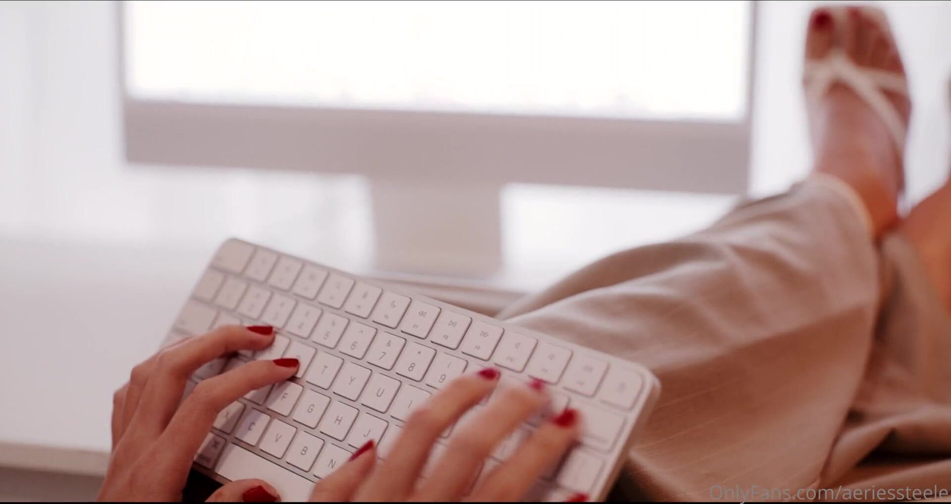 Horny Asian Secretary Aeries Steele Blowing Big White Cock