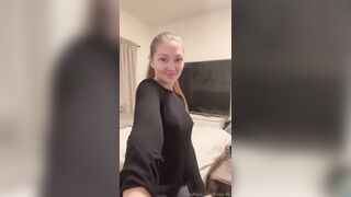 Mizzi.dk playing with tits
