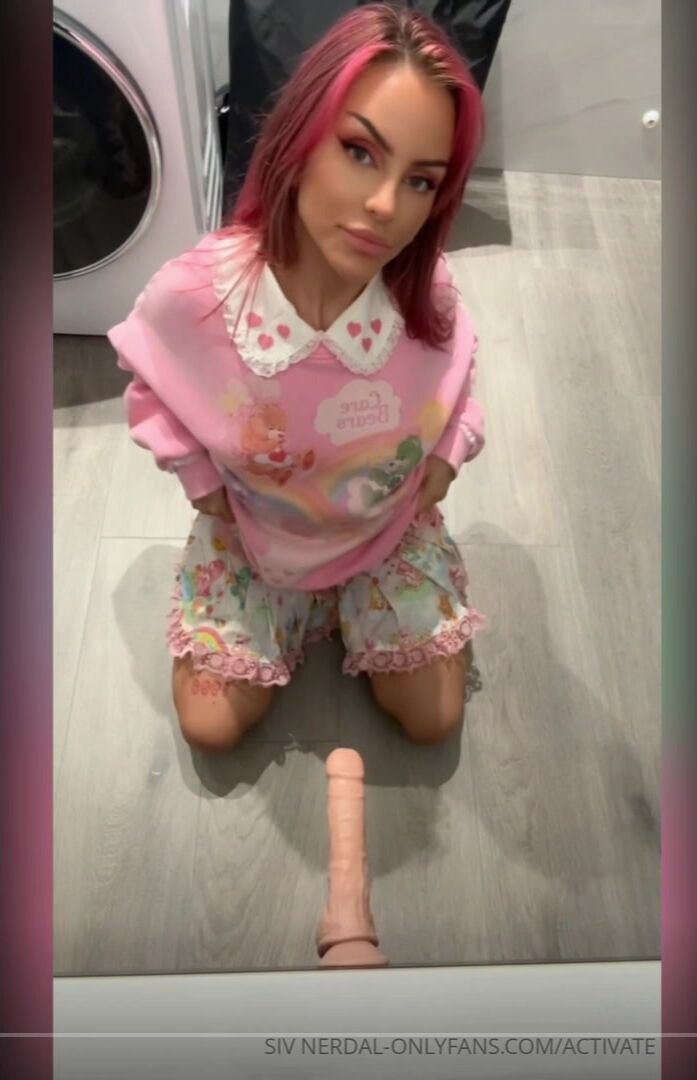 norwegian babe siv nerdal suck and fuck dildo