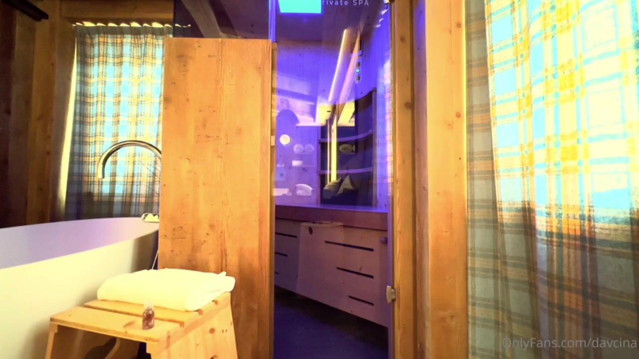 Italian Girl Davcina Giving Blowjob to Total Stranger