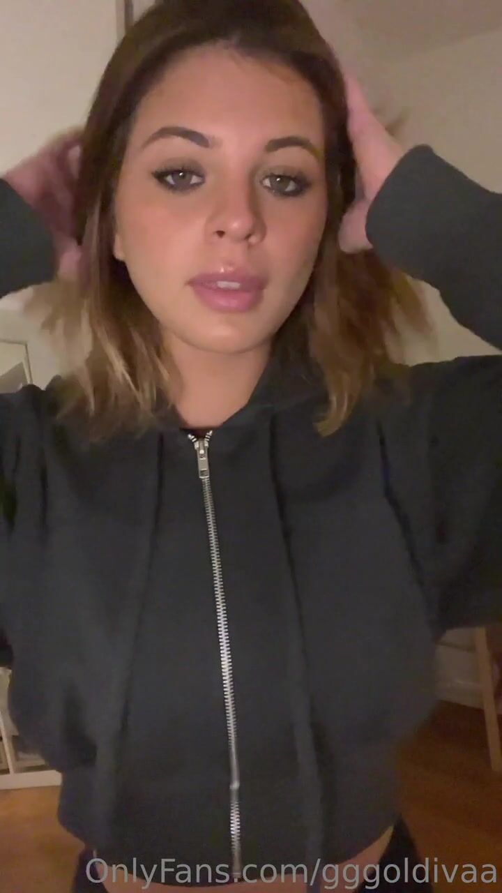 Italian Goldiva Slow Striptease