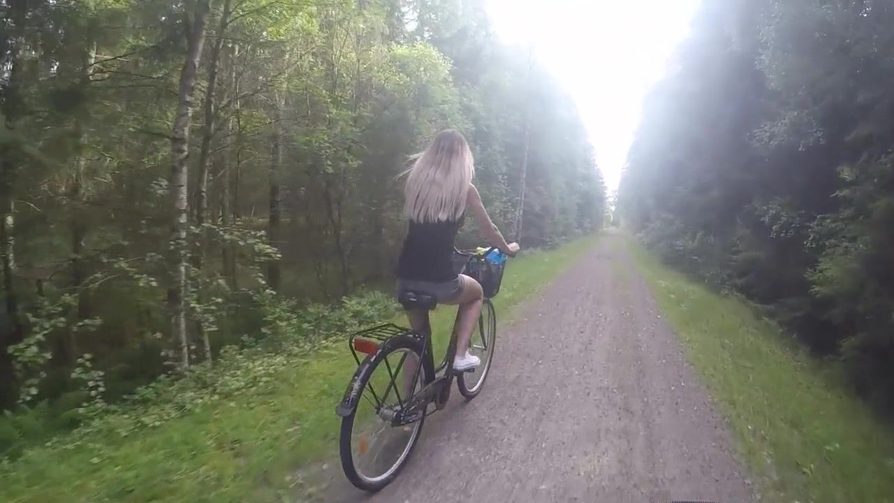 Blonde babe Sucks & swallows in Public