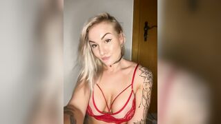 Camgirl Nasty_Sweden Talking to Fans And Masturbating