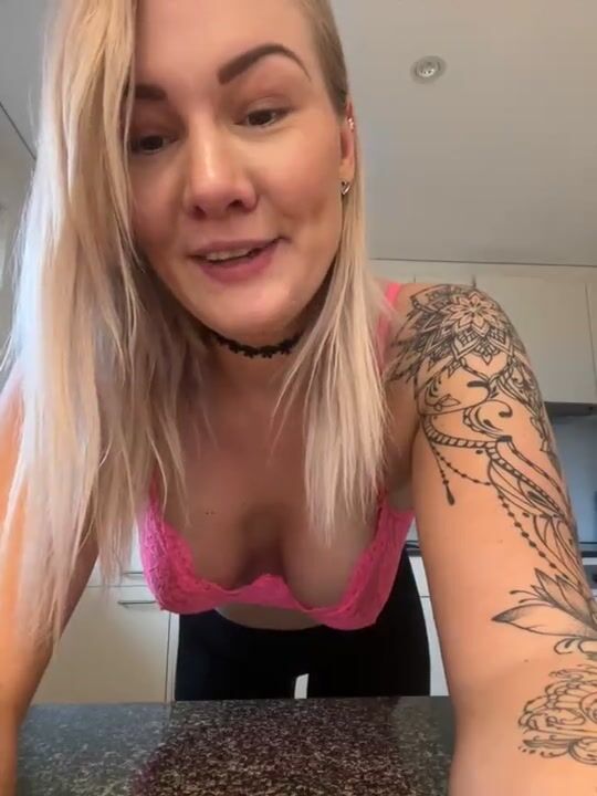 Nasty_Sweden Giving Blowjob on the Kitchen Floor