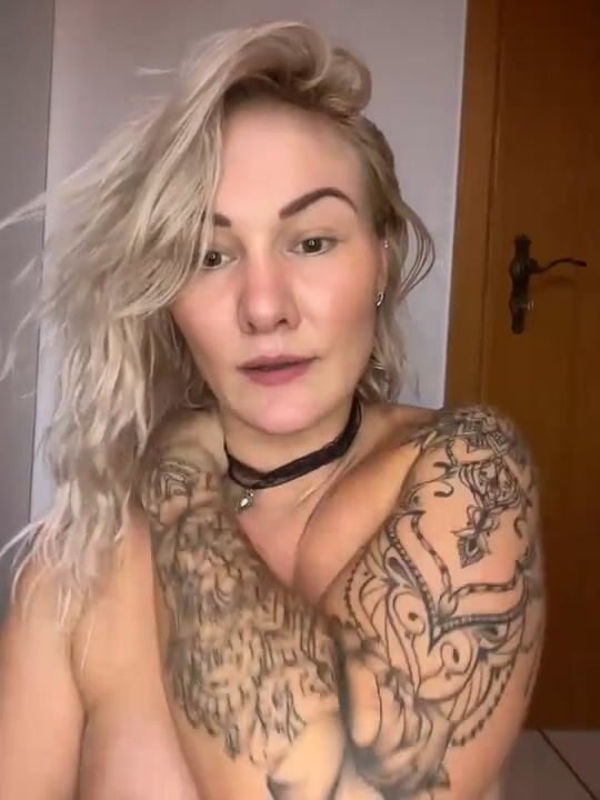 Nasty_Sweden Using a Vibrator in Pussy