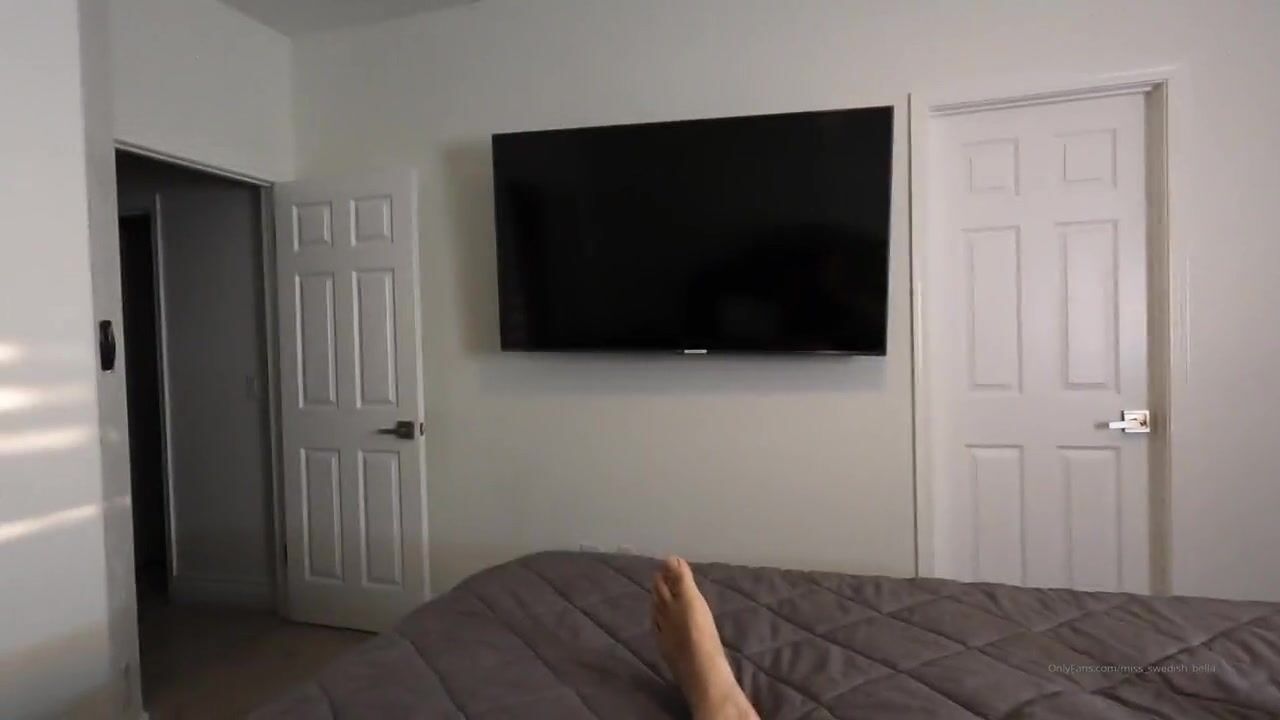 Swedish Bella Exclusive Birthday Threesome with Ophelia-Vixxxen