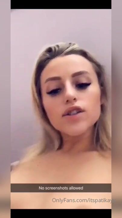 ItsPatikayy Masturbates With Fucking Machine And Magic Wand