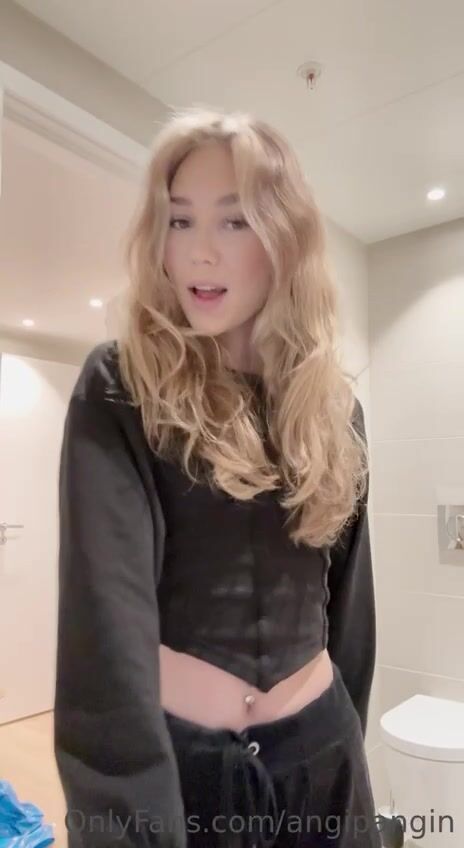 19 Year Old Norwegian Angipangin Masturbating