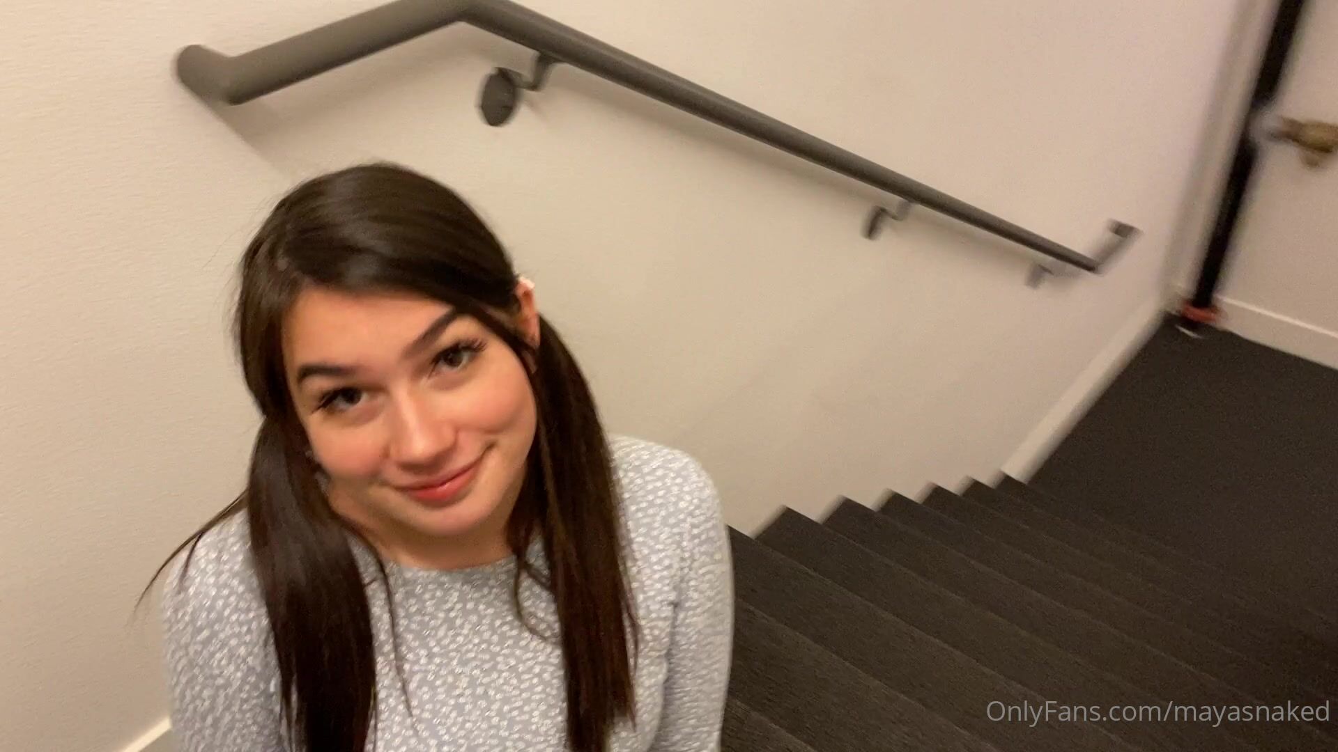 Mayasnaked Blowjob In The Hotel Hallway