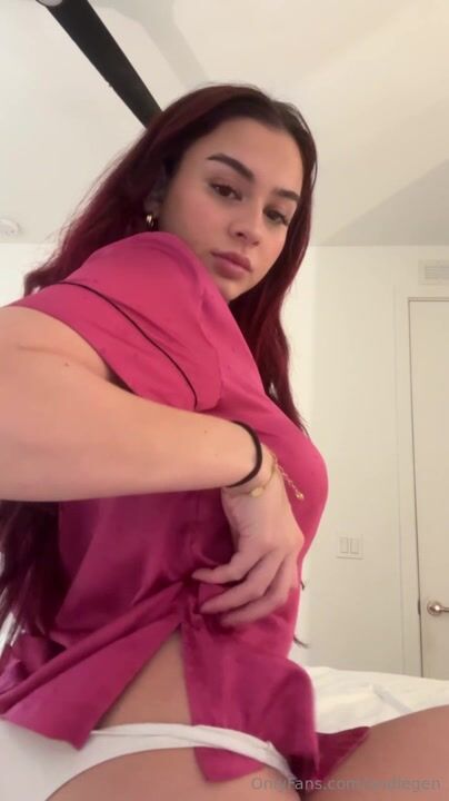 Andie Elle Teasing Her Big Juicy Ass