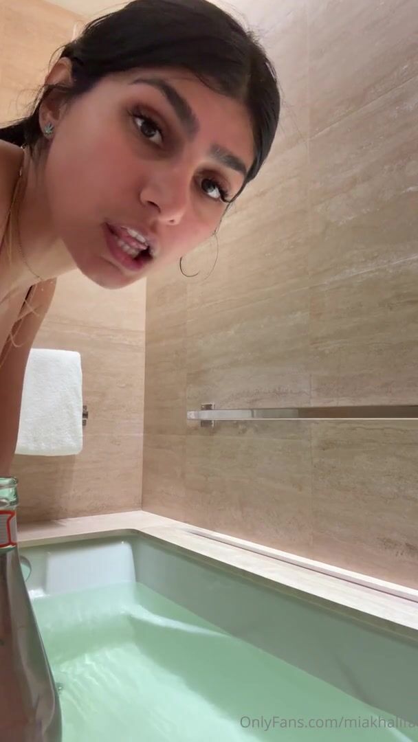 Mia Khalifa Talking And Bathing Naked