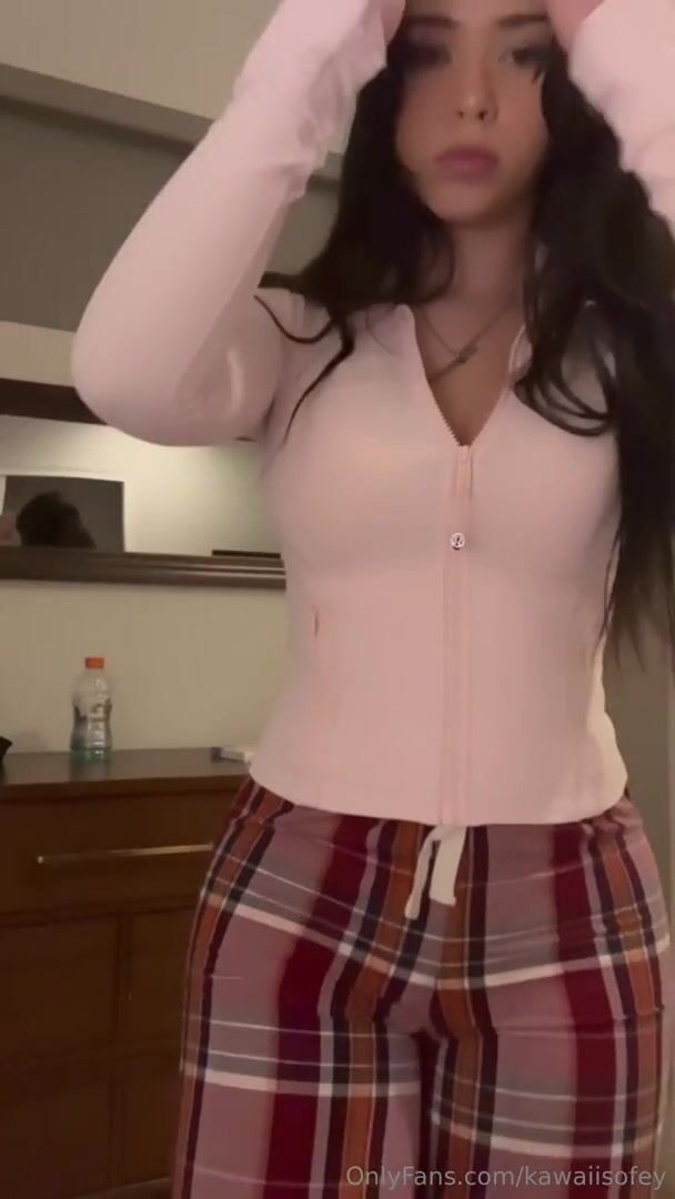 Aishah Sofey Stripping Clothes And Shaking Big Booty