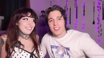 Yalangoch chiroyli odam Ogzaki porno filmda ona va qiz