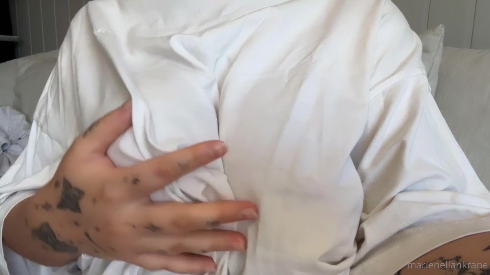 MLK plays with her big beautiful tits