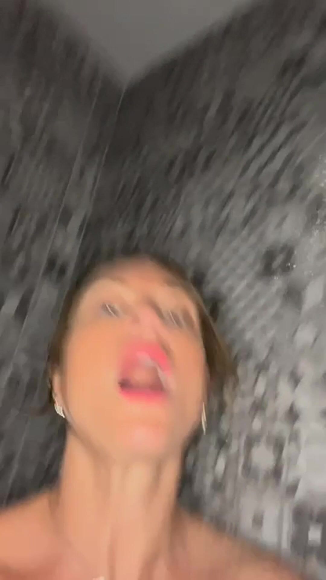Margot Dulac Dildo Fucking Pussy in Bathtub