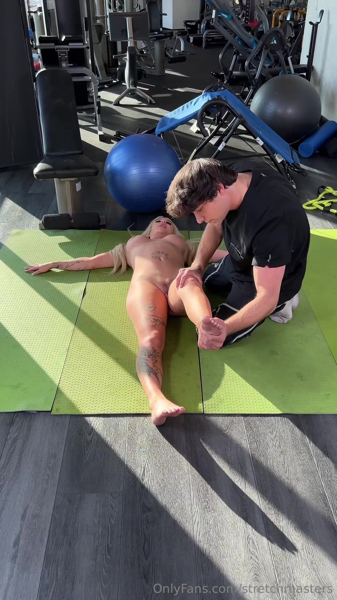 Gym Slut JizzJazz Takes On Huge White Cock During Workout