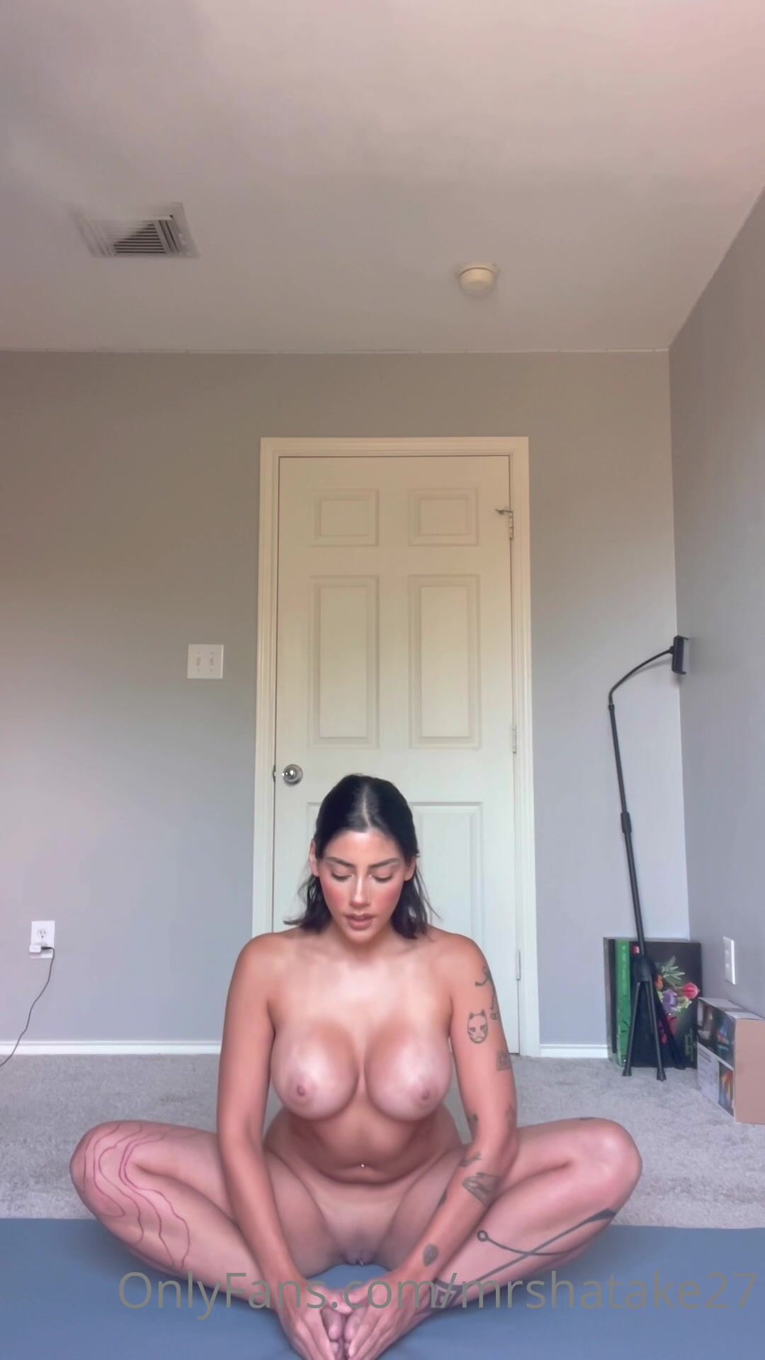 MrShatake27 - Hot Naked Yoga Workout