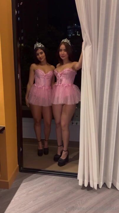 Anna Arango - Best Friends Toying Eachothers Pussy