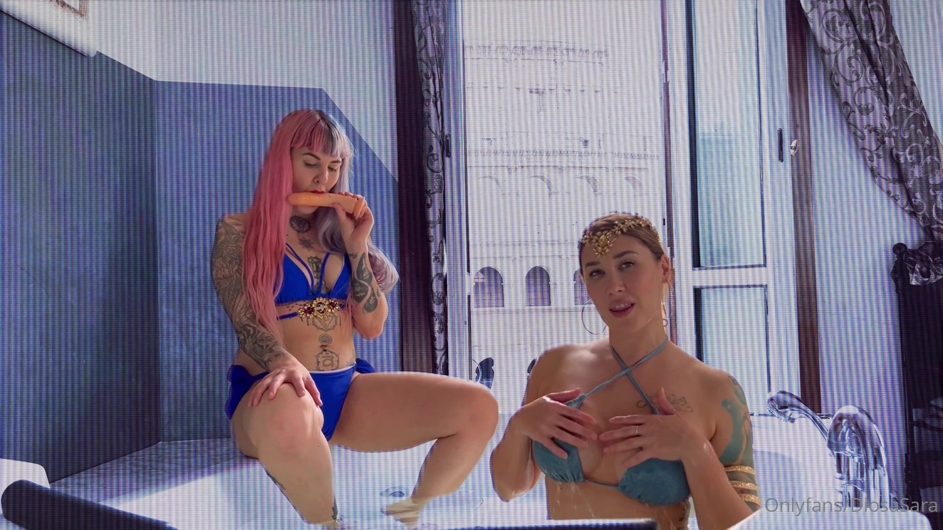 Diosa Sara Dildo Toying Pussy With Best Friend in Pool