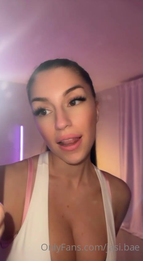 Jasi Jordan - Face Reveal With Striptease