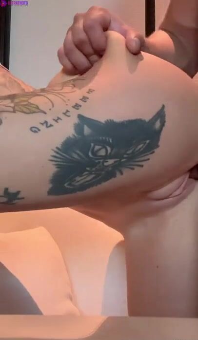 Kattpaow blir hårt knullad