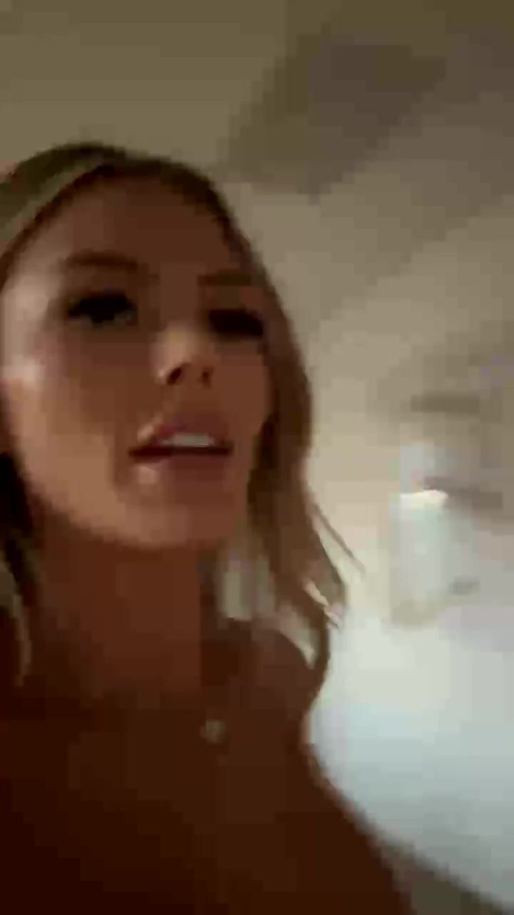 ScarlettKissesXO - Naked in Bathtub on Livestream With Dani Day