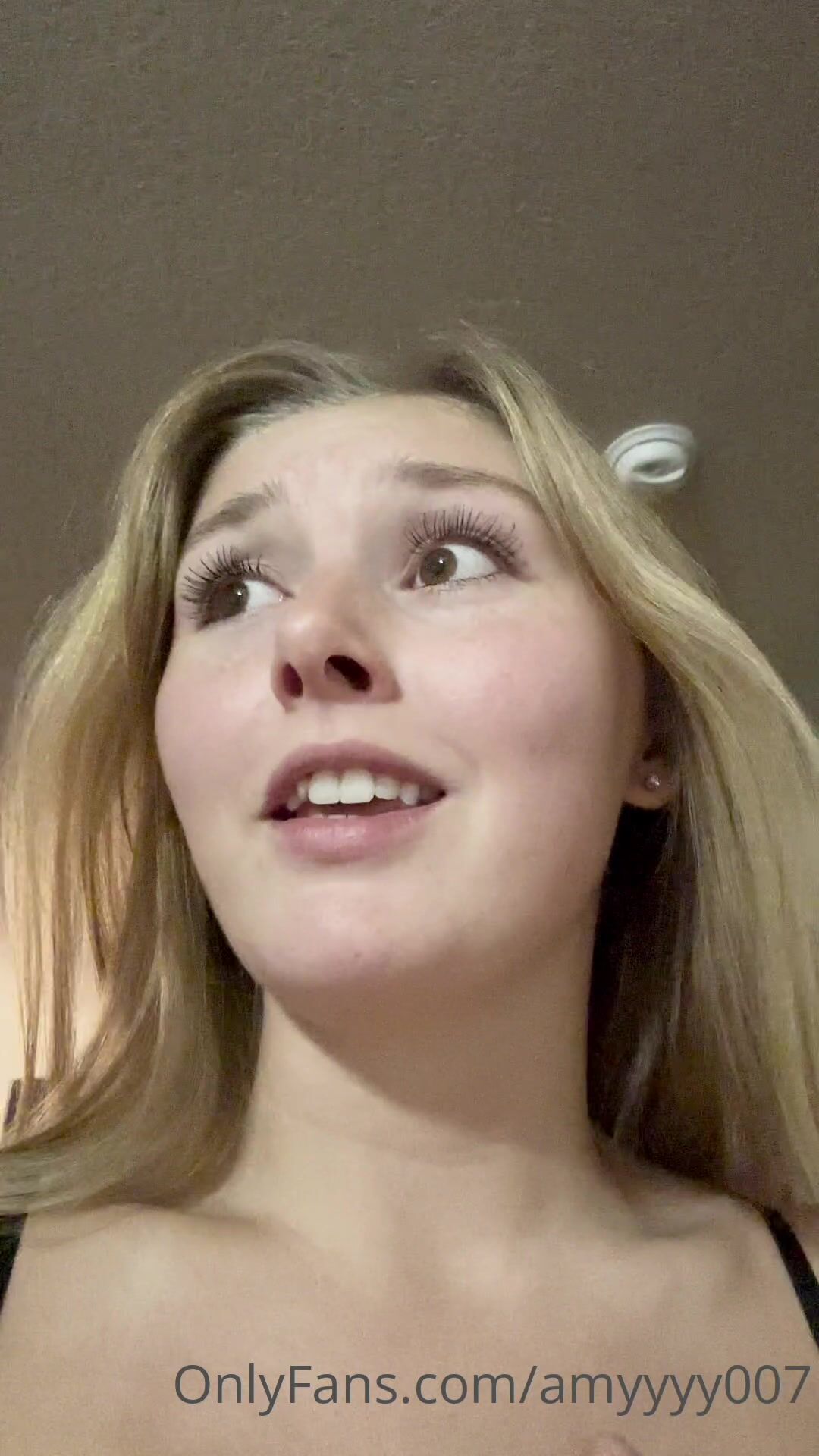 Amyyyy007 - Blonde Slut Getting Fucked By BBC in Ghostface Costume