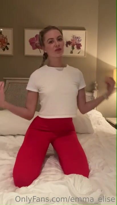 Emmaelise black dildo bate in bed