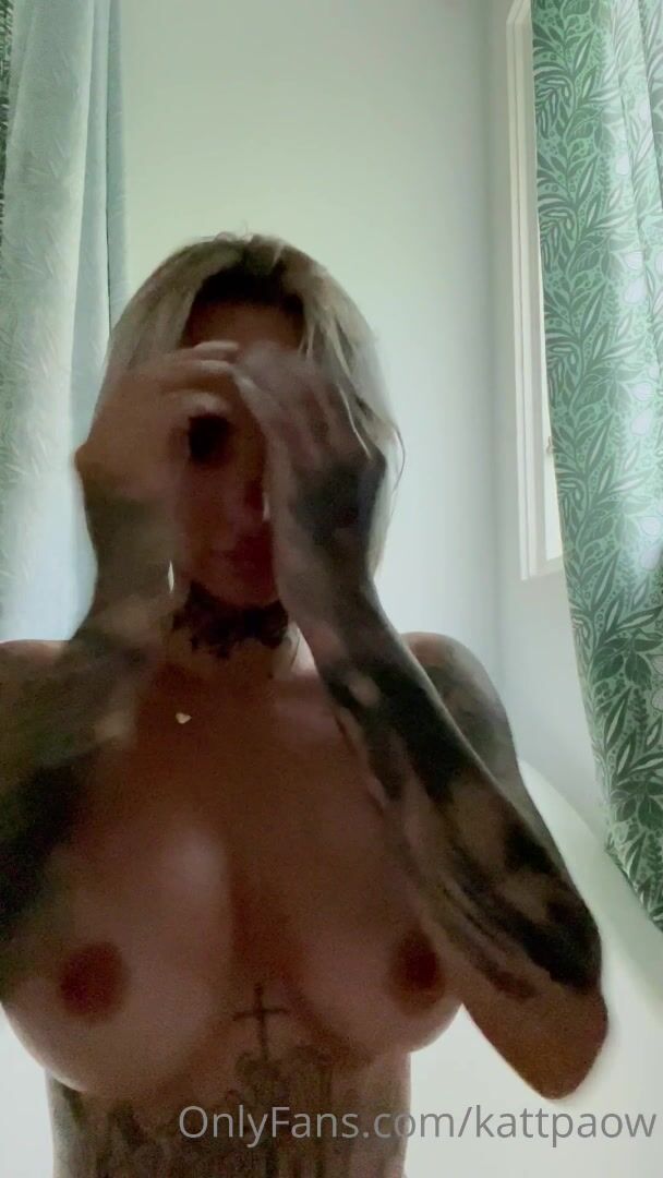 Swedish KattPaow Shows Her Naked Big Tits & Ass In Bathtub