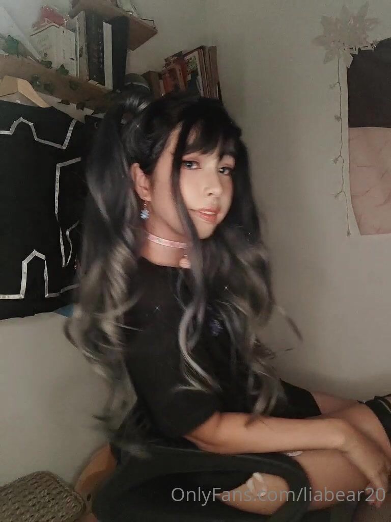LiaBear Flashing Pussy On The Chair
