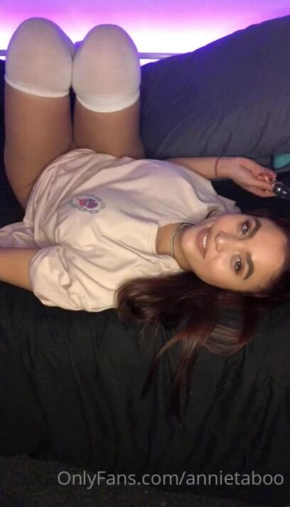 Pretty Annietaboo Masturbating with Toys