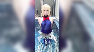 Meenfox Shows Tits In The Pool