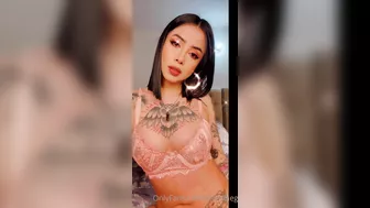 Dinaoneg Masturbating And Playing with Vibrator
